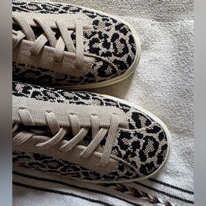 Like New Rothy’s Leopard Print Sneakers Women’s Size 8.5